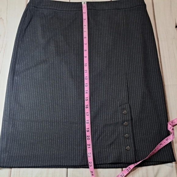 Calvin Klein Pinstripe Career Skirt Button Detail Size 14 - Picture 5 of 10